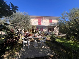 Villa in Vendita a Guardistallo, 449'000€, 286 m²