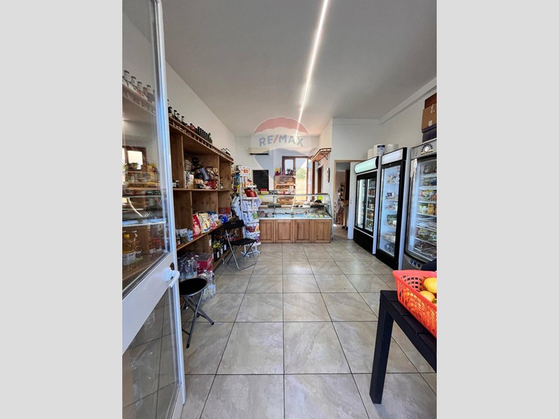 Negozio in Vendita a Piombino, 40'000&euro;, 27 m²