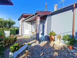 Villa in Vendita a Castellina Marittima, 328'000€, 130 m²