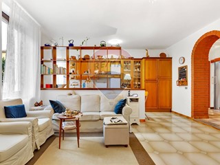 Casa Indipendente in Vendita a Melegnano, 319'000€, 200 m²