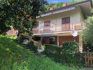 Attico in Vendita a Zogno, 50'000€, 40 m²