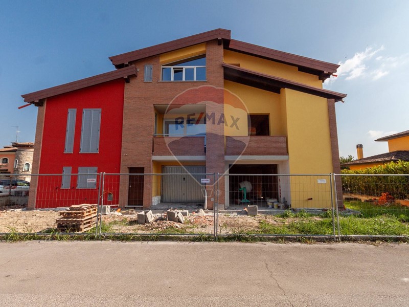 Villetta a schiera in Vendita a Brescello, 185'000€, 138 m²