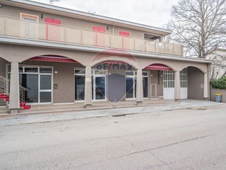 Negozio in Affitto a Viadana, 800€, 260 m²