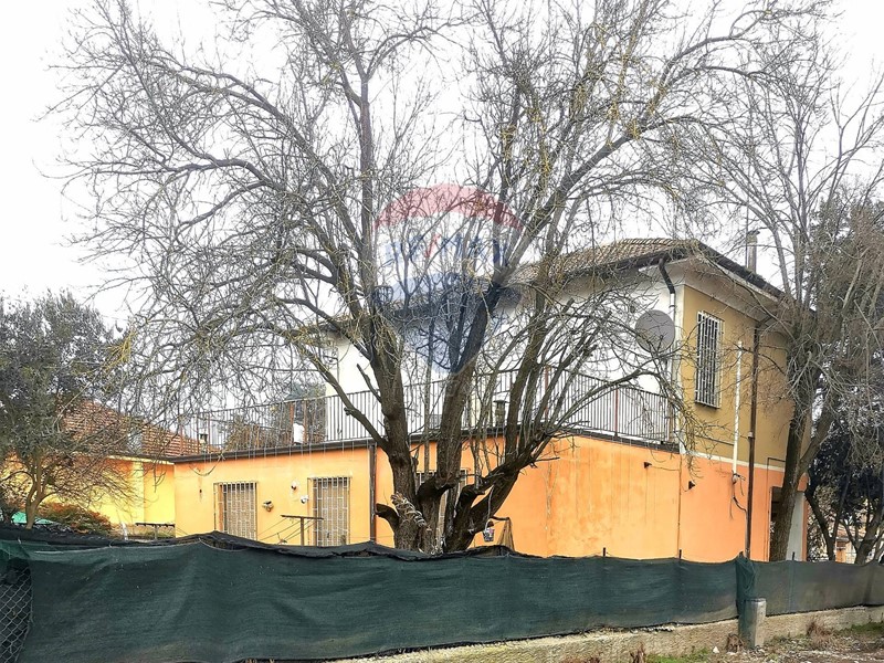 Villa in Vendita a Goito, 195'000&euro;, 152 m²