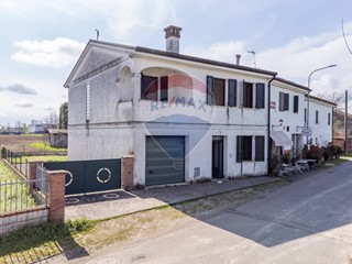 Casa Semi Indipendente in Vendita a Gazzuolo, 160'000&euro;, 200 m²