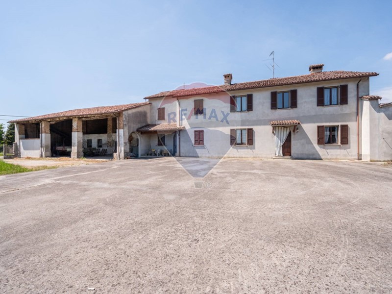 Rustico in Vendita a Torricella del Pizzo, 170'000€, 238 m², con Box
