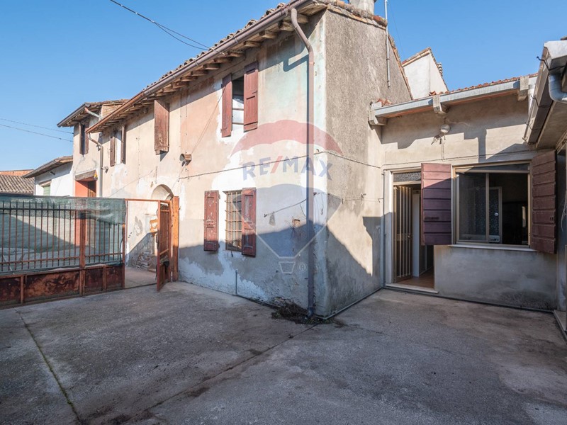 Casa Semi Indipendente in Vendita a Rivarolo Mantovano, 35'000&euro;, 87 m²