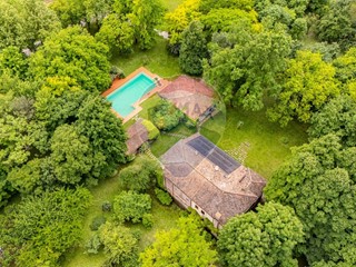 Villa in Vendita a Roncoferraro, 1'150'000&euro;, 390 m²
