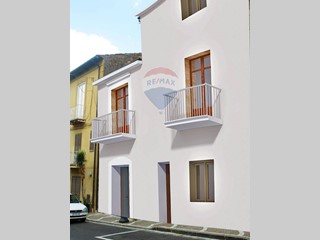 Casa Semi Indipendente in Vendita a Solopaca, 39'000€, 115 m²