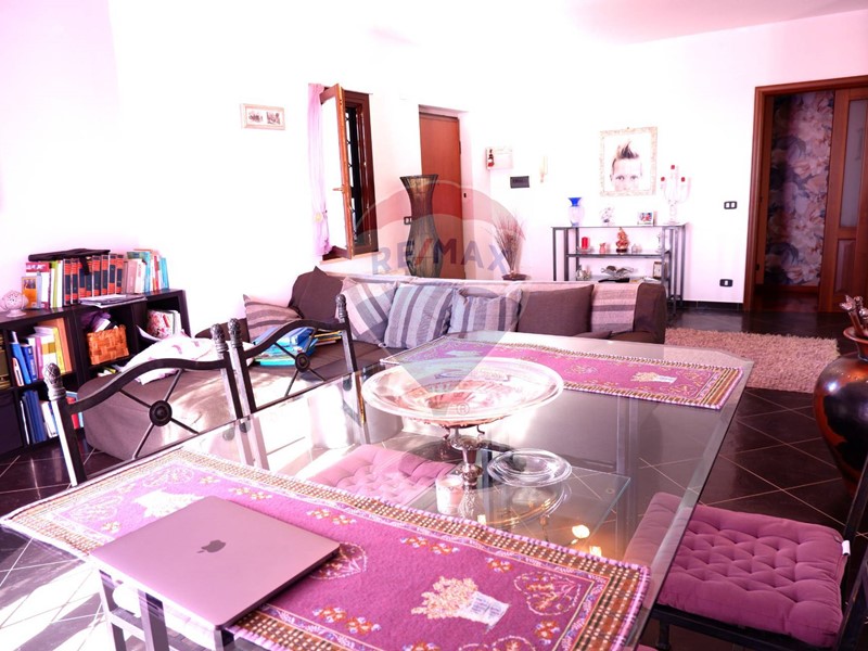 Villa in Vendita a Sparanise, 370'000€, 249 m²