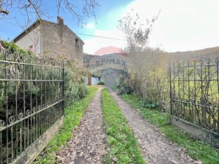 Villa in Vendita a Baia e Latina, 209'000€, 225 m²