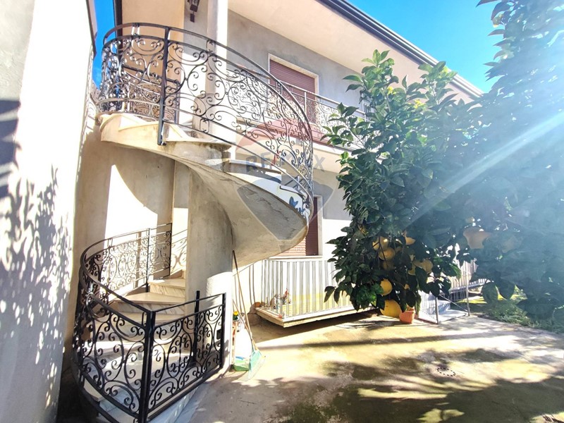 Appartamento in Vendita a Calvi Risorta, 234'000€, 295 m²