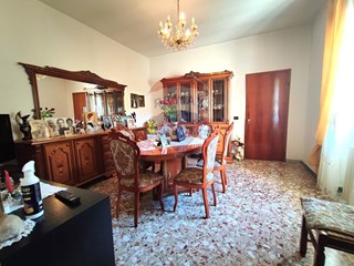 Appartamento in Vendita a Calvi Risorta, 234'000€, 295 m²
