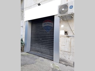 Immobile commerciale in Vendita a Napoli, 140'000€, 30 m²