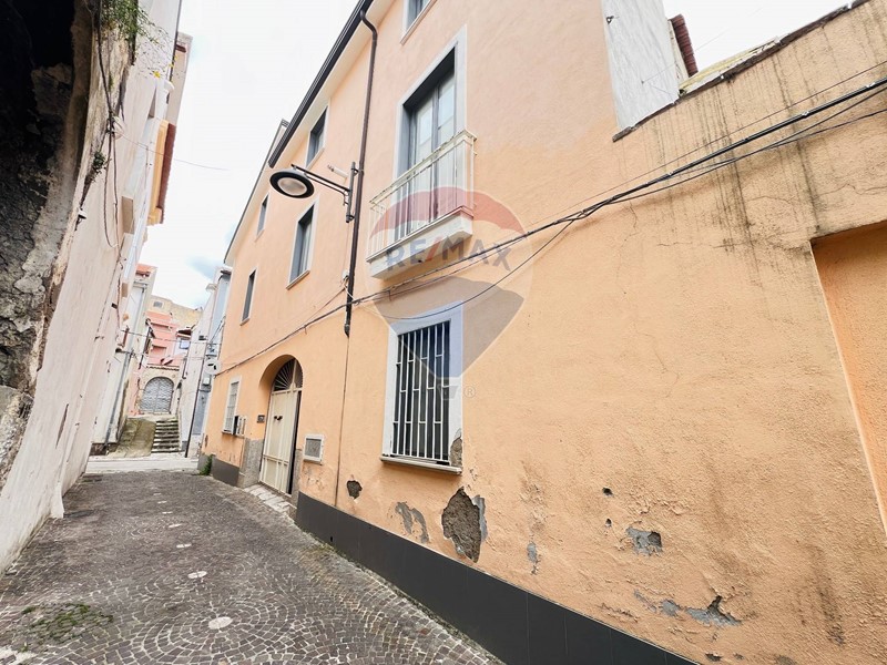 Casa Indipendente in Vendita a Bellona, 159'000€, 232 m²