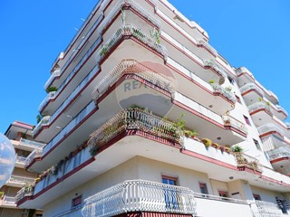 Trilocale in Vendita a Caserta, 210'000€, 97 m²