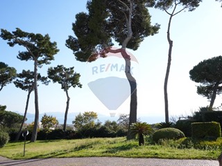 Villa in Vendita a Torre del Greco, 2'700'000€, 1946 m²