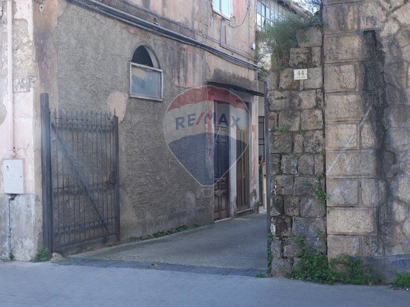 Casa Indipendente in Vendita a Caserta, 380'000€, 513 m²