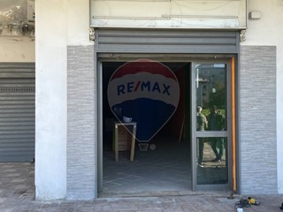 Immobile commerciale in Vendita a Melito di Napoli, 24'000€, 80 m²