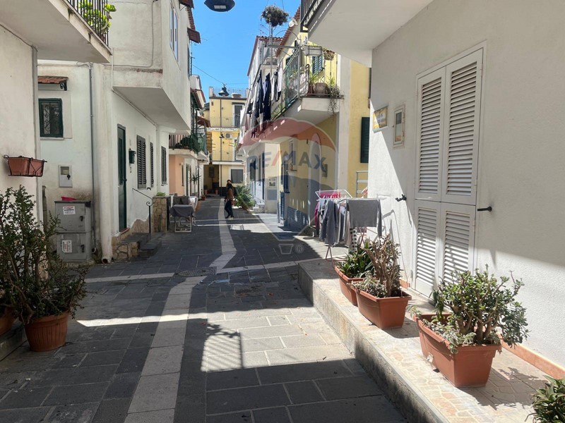 Casa Semi Indipendente in Vendita a Lacco Ameno, 400'000€, 100 m²