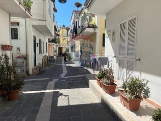 Casa Semi Indipendente in Vendita a Lacco Ameno, 400'000€, 100 m²