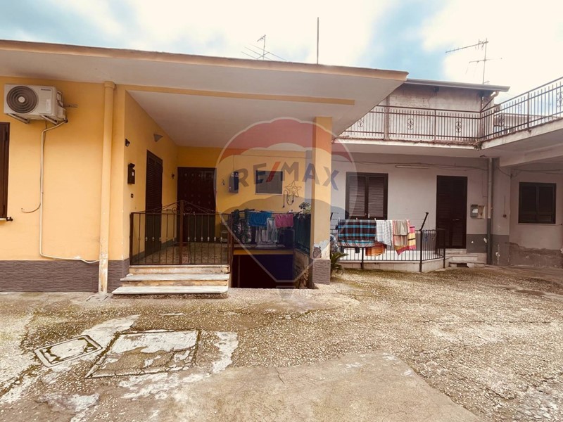 Casa Indipendente in Vendita a Casandrino, 99'000€, 200 m²