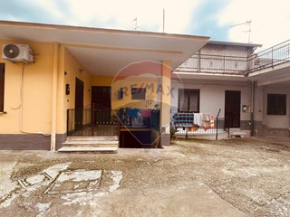 Casa Indipendente in Vendita a Casandrino, 99'000€, 200 m²