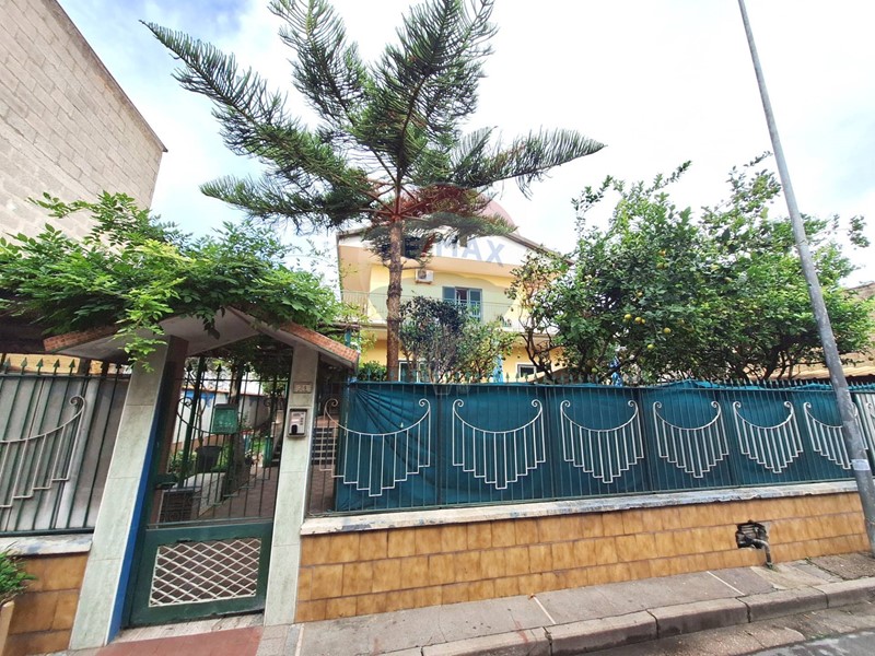 Casa Semi Indipendente in Vendita a Frattaminore, 439'000€, 640 m²