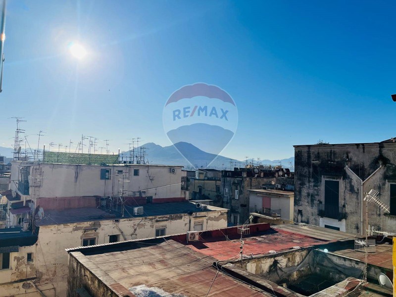 Quadrilocale in Vendita a Napoli, 270'000€, 88 m²