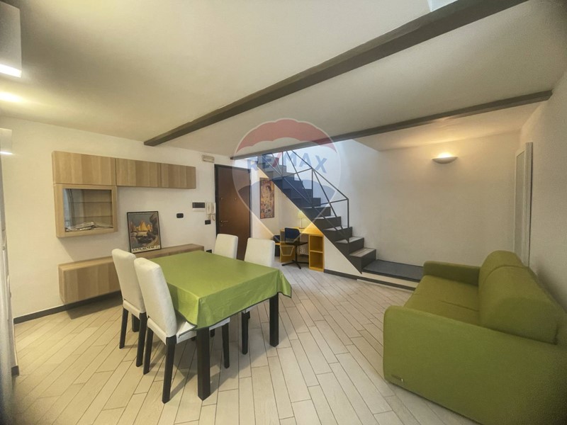 Trilocale in Affitto a Napoli, 900€, 65 m²