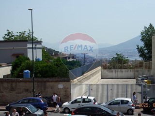 Trilocale in Vendita a Napoli, 310'000€, 70 m²