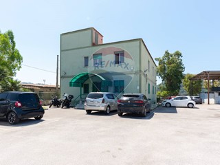 Ufficio in Affitto a Napoli, 2'300€, 400 m²