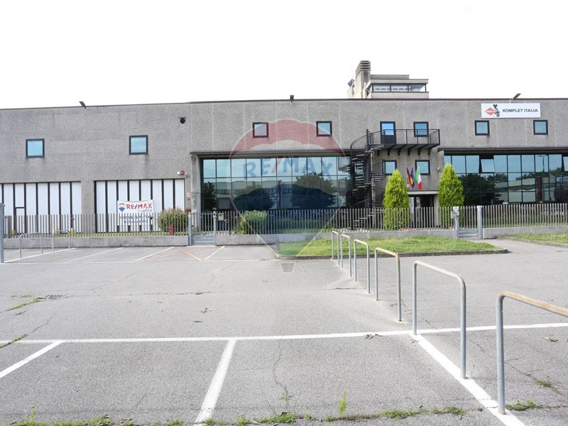 Capannone in Vendita a Grassobbio, 4'550'000€, 5400 m²
