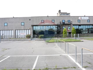 Capannone in Vendita a Grassobbio, 4'550'000€, 5400 m²