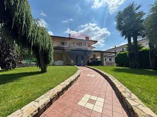 Villa in Vendita a Dalmine, 790'000€, 450 m²