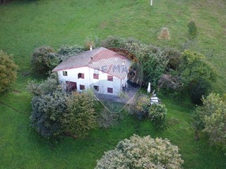 Rustico in Vendita a Solto Collina, 250'000€, 250 m²