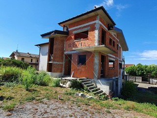 Casa Semi Indipendente in Vendita a Torre de' Roveri, 225'000€, 569 m²