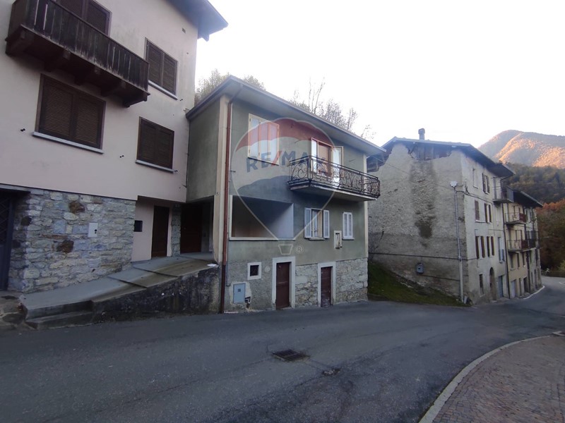 Casa Semi Indipendente in Vendita a Bienno, 38'000€, 200 m²