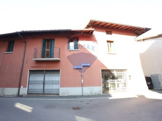 Immobile commerciale in Vendita a Osio Sopra, 180'000€, 370 m²