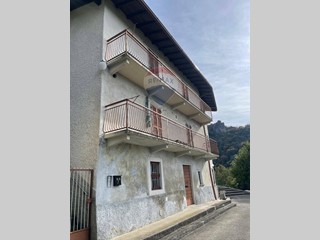 Casa Indipendente in Vendita a San Pellegrino Terme, 150'000€, 240 m²