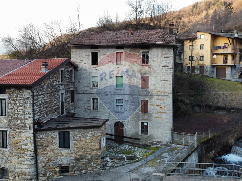 Rustico in Vendita a Bienno, 65'000€, 300 m²