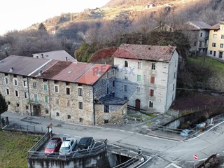 Rustico in Vendita a Bienno, 65'000€, 300 m²