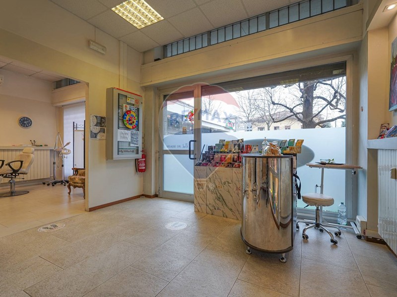 Immobile commerciale in Vendita a Dalmine, 149'000€, 83 m²
