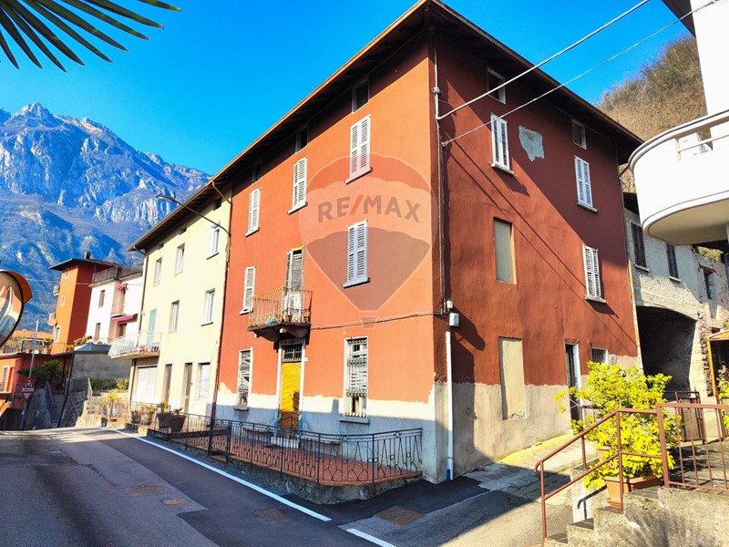 Casa Semi Indipendente in Vendita a Darfo Boario Terme, 129'000€, 250 m²
