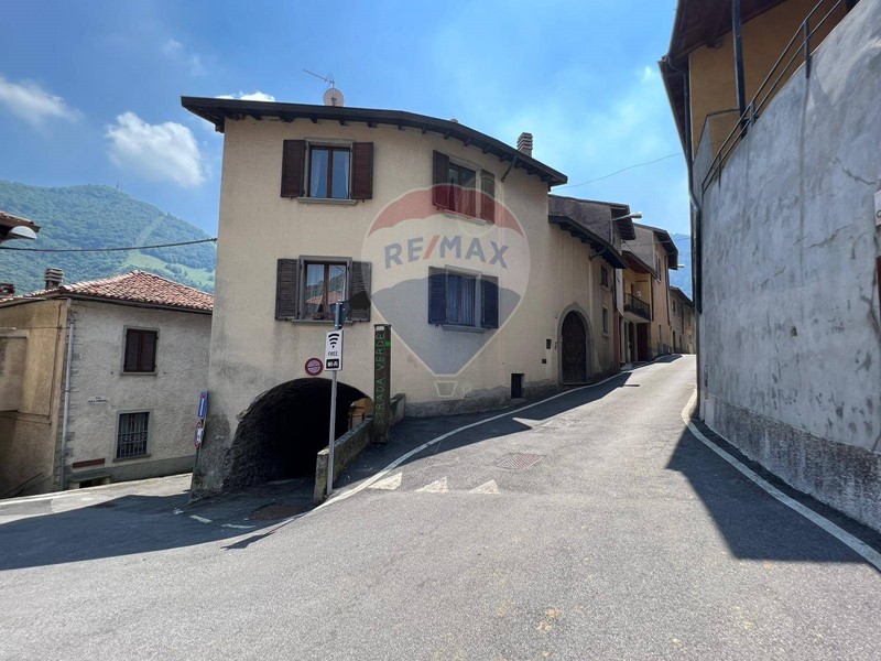 Casa Semi Indipendente in Vendita a Fonteno, 170'000€, 160 m²