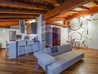 Attico in Vendita a Stezzano, 249'000€, 148 m²