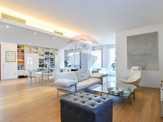 Attico in Vendita a Romano di Lombardia, 480'000€, 349 m²