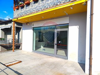 Ufficio in Affitto a Artogne, 500€, 120 m²