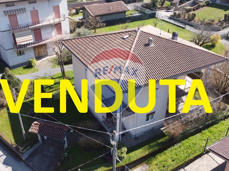 Villa in Vendita a Endine Gaiano, 295'000€, 612 m²