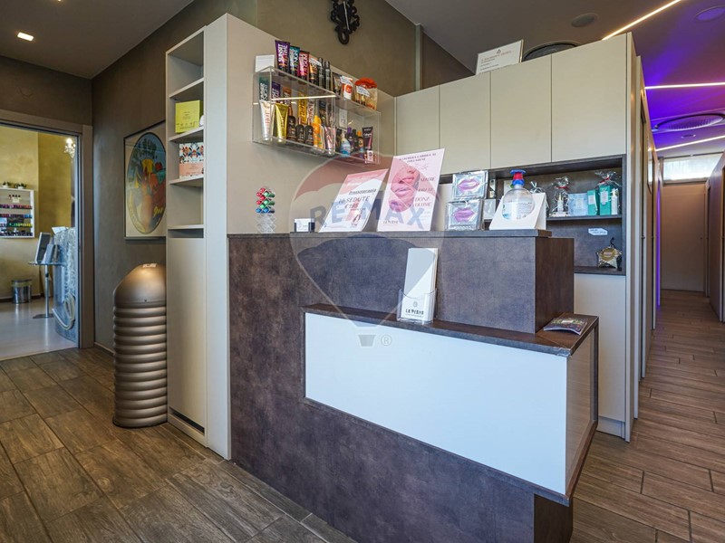 Attività commerciale in Vendita a Curno, 90'000€, 60 m²